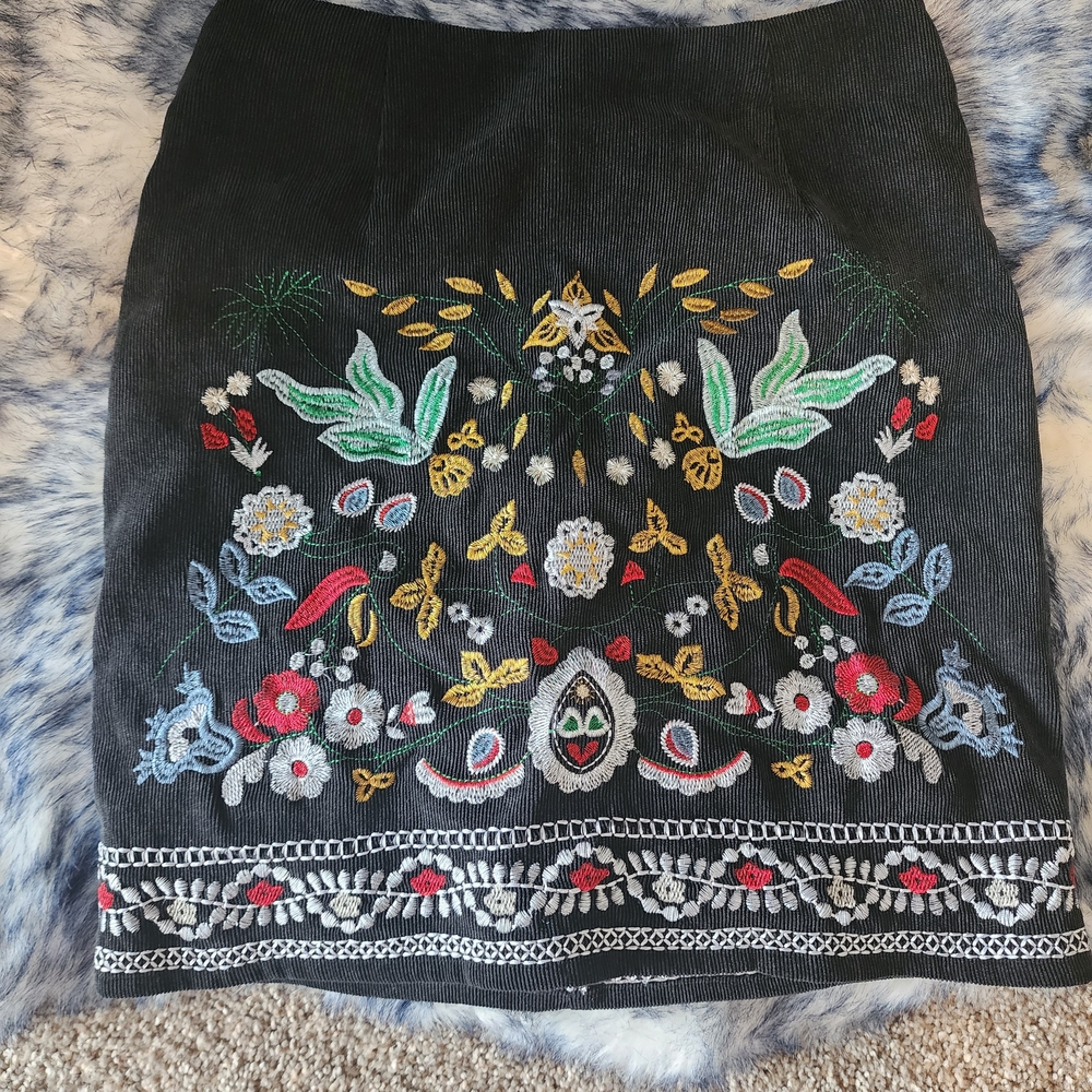 SHEIN Black Mini Skirt with Colorful Embroidery